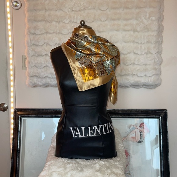 Satin classic scarf of tan and gold NWOT classic look for any style - Picture 1 of 8